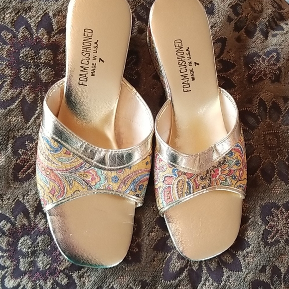 Vintage Shoes - Vtg 70's Gold Mod Brocade Princess Slipper Heels 7